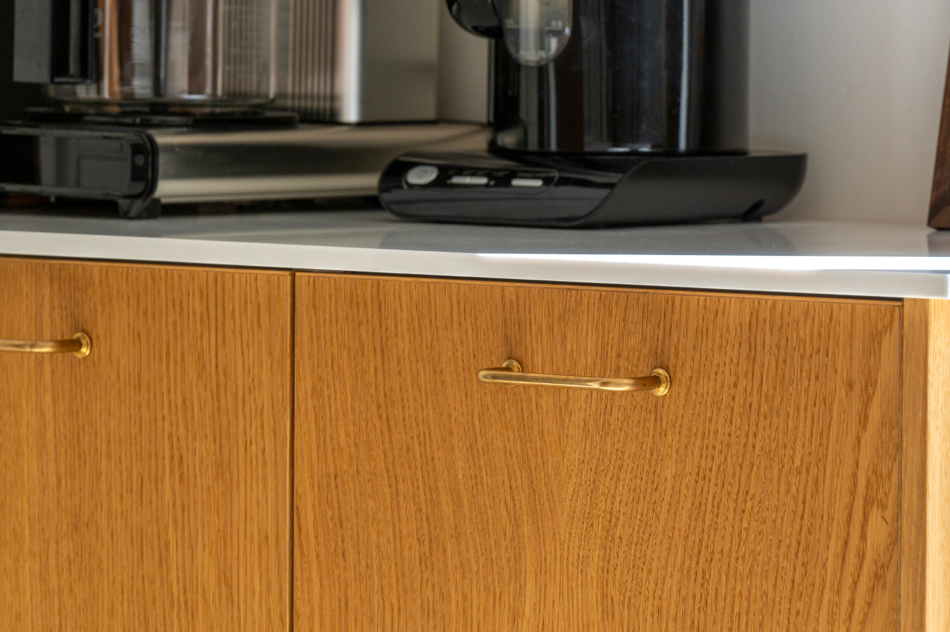 Indbygget kaffebar i fineret eg — detalje 6