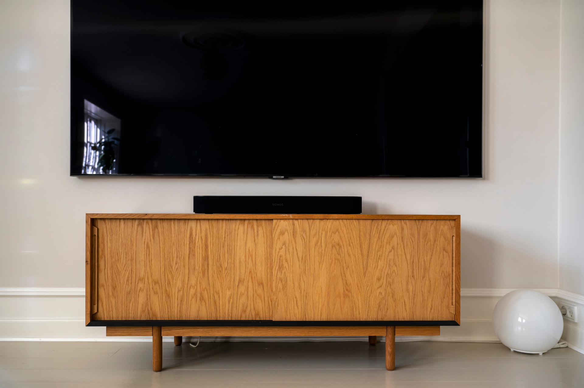 TV-møbel i genbrugseg — detalje 3