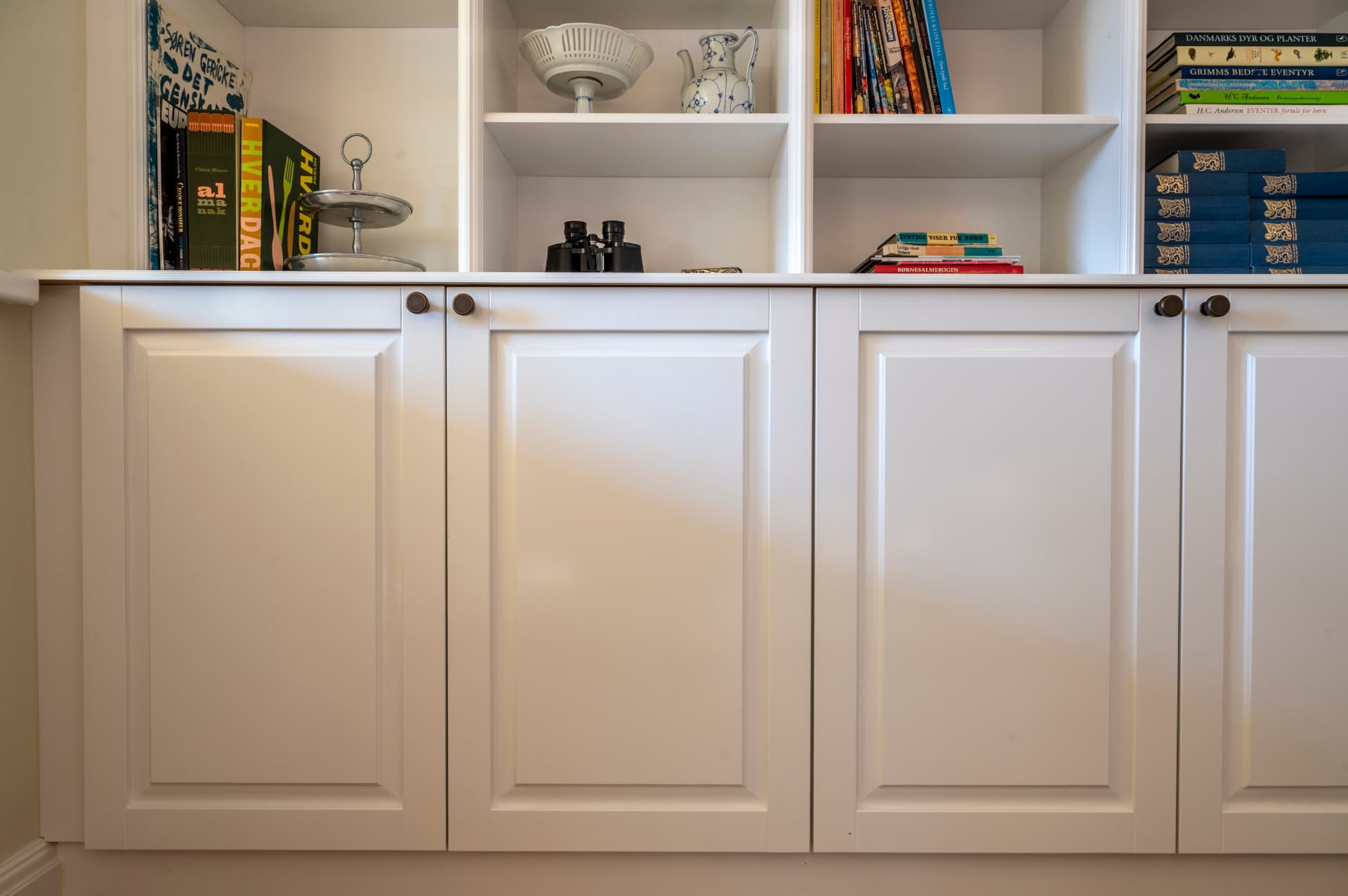 Vægreol med fyldningslåger — detalje 5