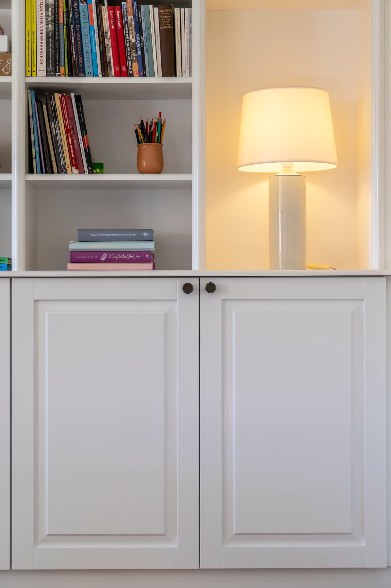 Vægreol med fyldningslåger — detalje 9