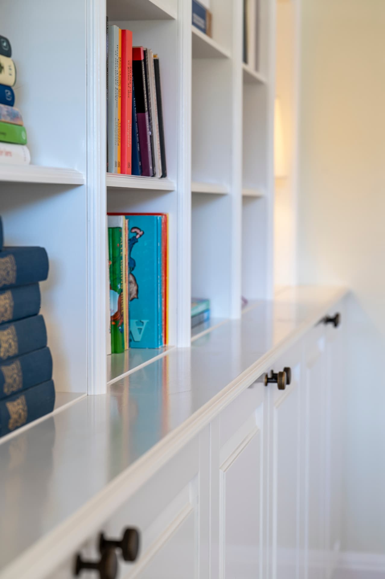 Vægreol med fyldningslåger — detalje 10
